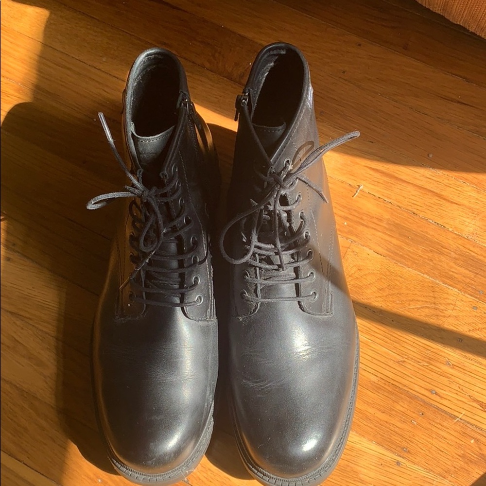 Black ankle leather boots